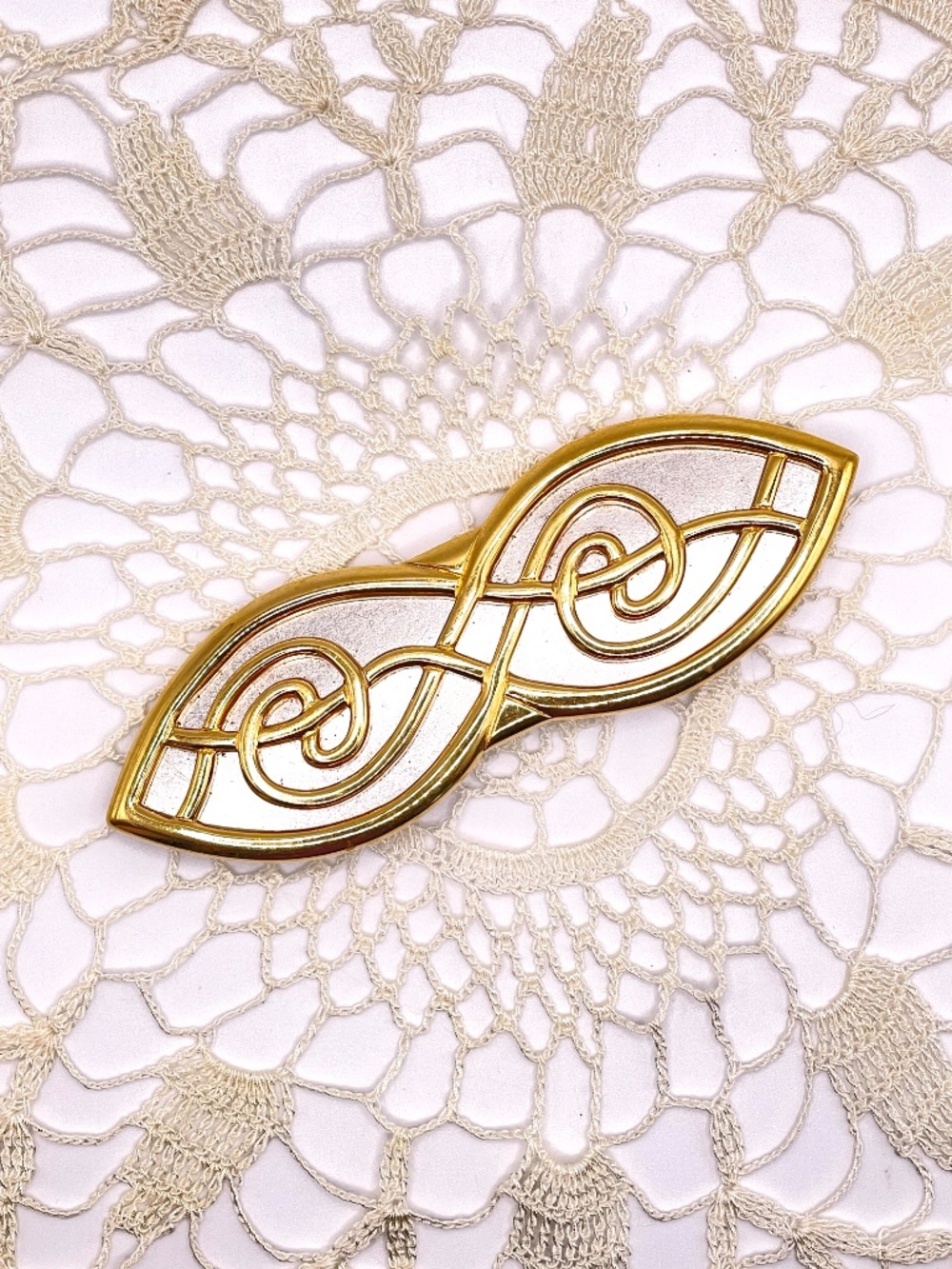 Vintage Monet Infinity Style Two Tone Pin Brooch
